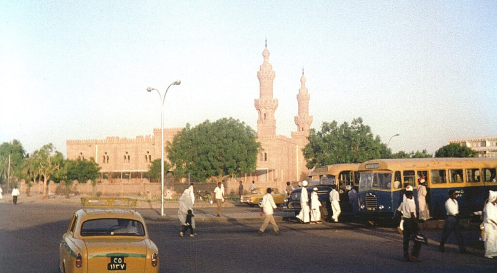 وسط الخرطوم في الستينيات - مجلة يا شباب